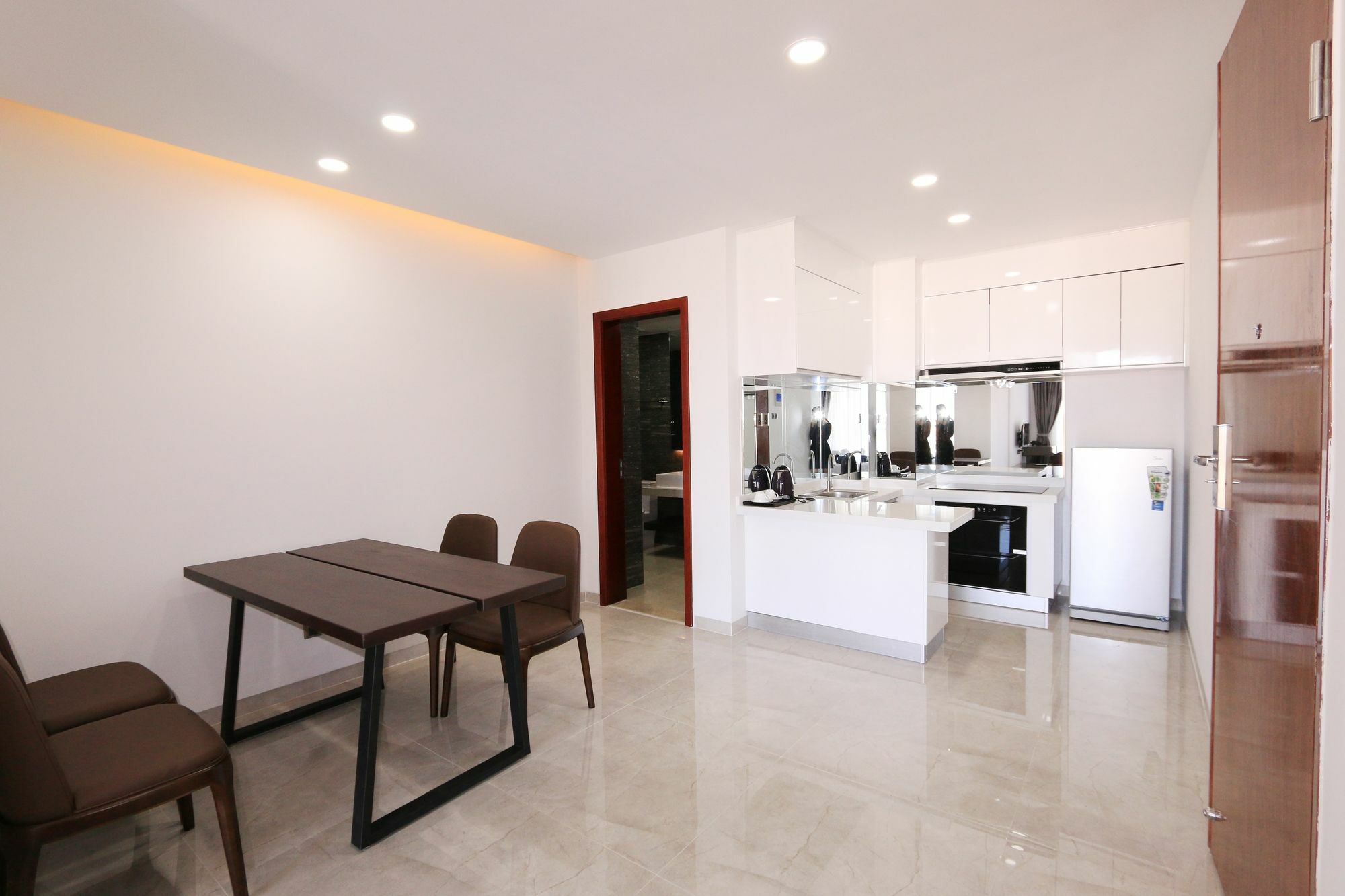 Eastland Hotel & Apartment Phnom Penh Eksteriør bilde