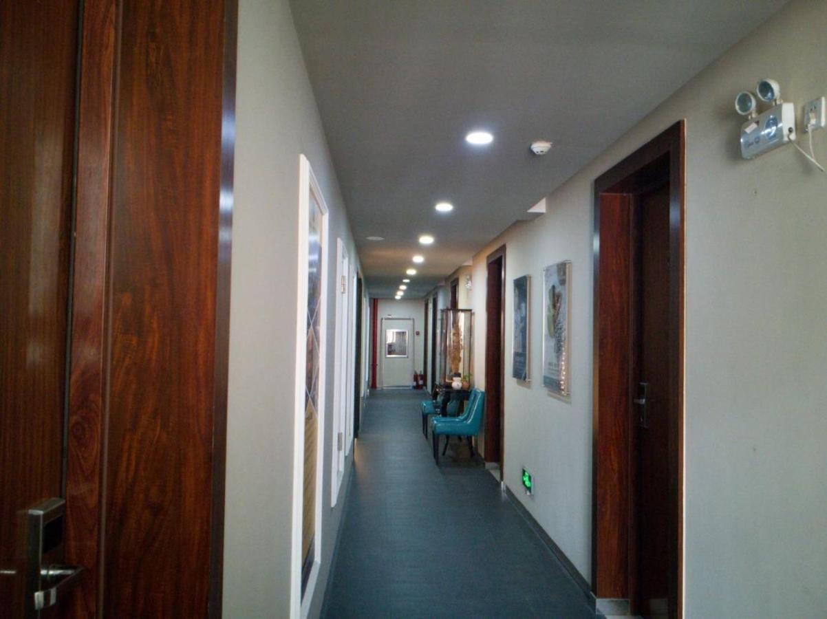Eastland Hotel & Apartment Phnom Penh Eksteriør bilde